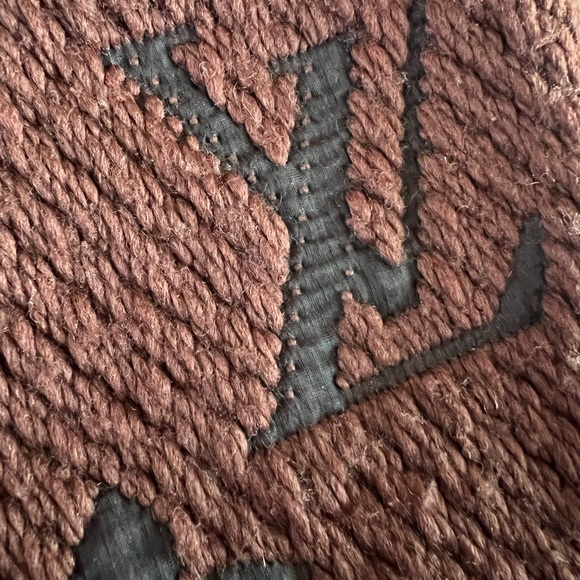 NEW LISTING Louis Vuitton Scarf 🖤🤎 - Picture 7 of 8